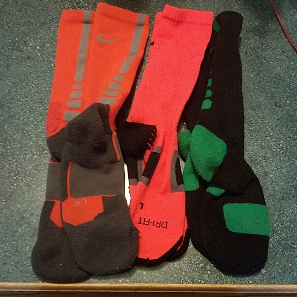 3 pairs of Nike socks
